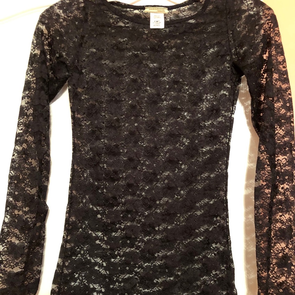 BLACK LACE TOP